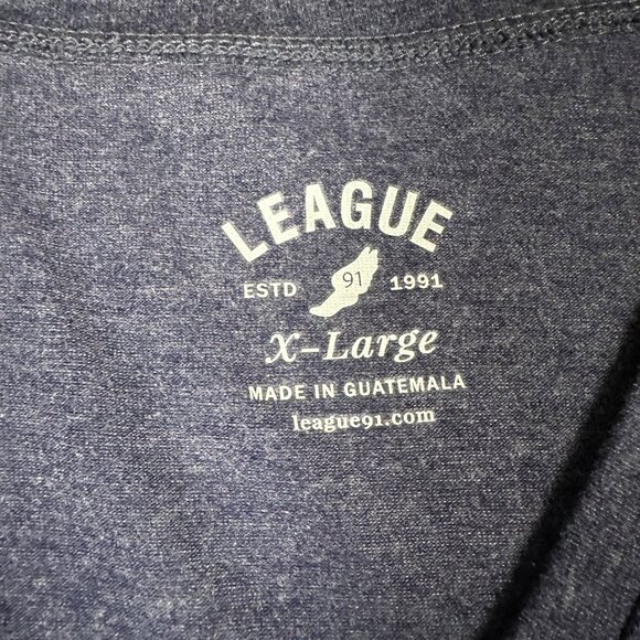 Marthas Vineyard Womens XL League Blue V-Neck Short Sleeve Script Font Tee T-shi - Picture 4 of 8